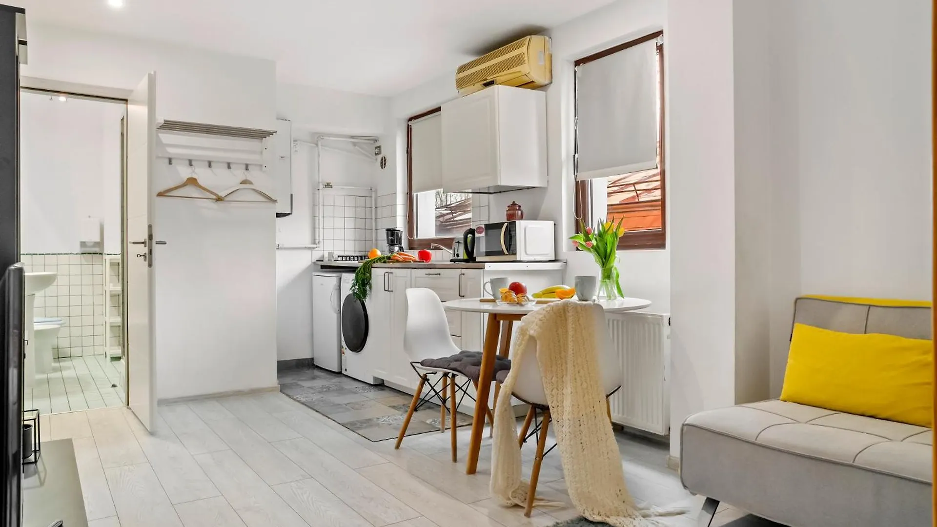 One Love Central Apartment Бухарест 0*,  Румыния